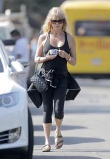 Goldie Hawn feet photo thumbnail