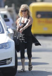 Goldie Hawn feet photo thumbnail