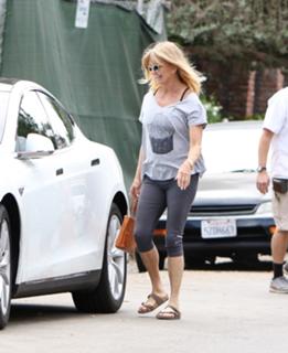 Goldie Hawn feet photo thumbnail
