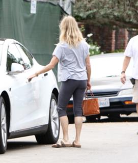 Goldie Hawn feet photo thumbnail