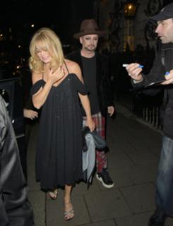 Goldie Hawn feet photo thumbnail