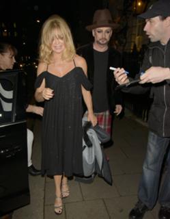 Goldie Hawn feet photo thumbnail