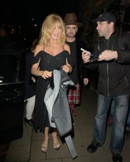 Goldie Hawn feet photo thumbnail
