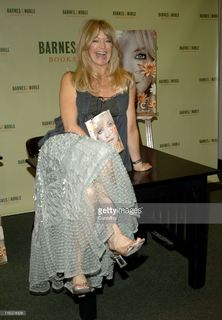 Goldie Hawn feet photo thumbnail