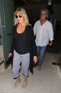 Goldie Hawn feet photo thumbnail