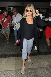 Goldie Hawn feet photo thumbnail