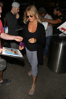 Goldie Hawn feet photo thumbnail