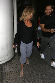Goldie Hawn feet photo thumbnail