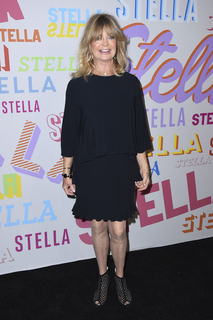 Goldie Hawn feet photo thumbnail