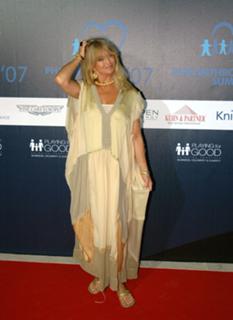 Goldie Hawn feet photo thumbnail