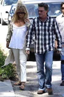 Goldie Hawn feet photo thumbnail