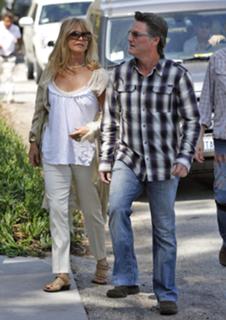 Goldie Hawn feet photo thumbnail