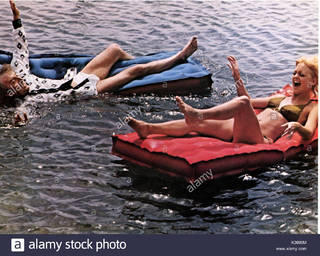 Goldie Hawn feet photo thumbnail