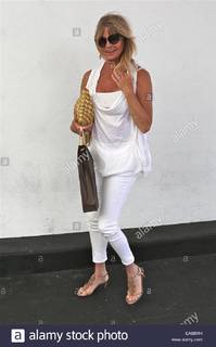 Goldie Hawn feet photo thumbnail