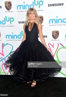 Goldie Hawn feet photo thumbnail