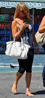 Goldie Hawn feet photo thumbnail