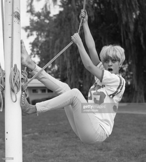 Goldie Hawn feet photo thumbnail