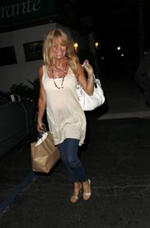 Goldie Hawn feet photo thumbnail