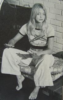 Goldie Hawn feet photo thumbnail