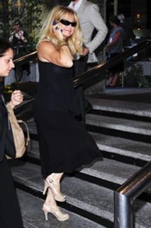 Goldie Hawn feet photo thumbnail