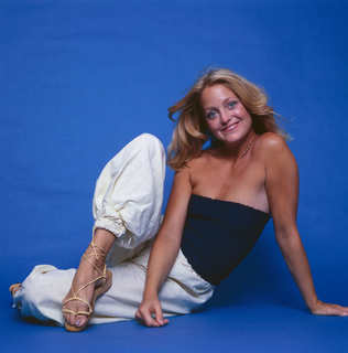 Goldie Hawn feet photo thumbnail