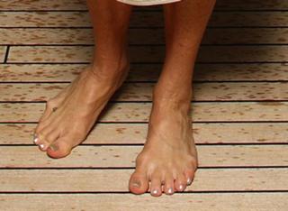 Goldie Hawn feet photo thumbnail