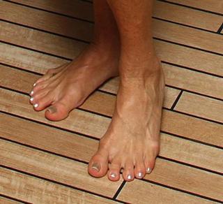 Goldie Hawn feet photo thumbnail