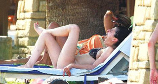 Gonca Vuslateri feet photo 9