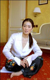 Gong Li feet photo thumbnail