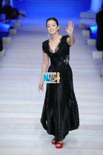 Gong Li feet photo thumbnail
