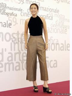 Gong Li feet photo thumbnail