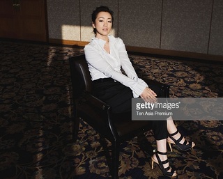Gong Li feet photo thumbnail