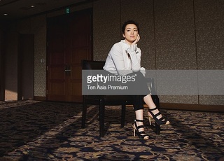 Gong Li feet photo thumbnail