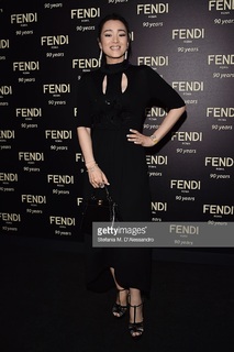 Gong Li feet photo thumbnail