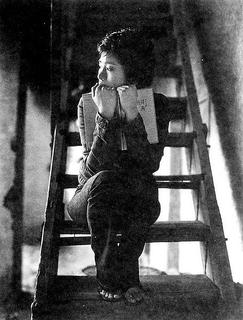 Gong Li feet photo thumbnail