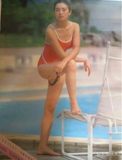 Gong Li feet photo thumbnail