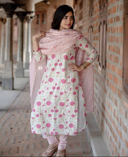 Gouri Kishan feet photo 16