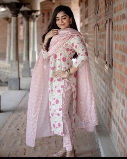 Gouri Kishan feet photo 15