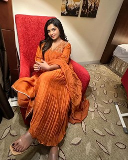 Gouri Kishan feet photo 8