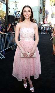 Grace Caroline Currey feet photo thumbnail