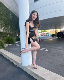 Grace Caroline Currey feet photo thumbnail