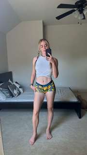 Grace Charis feet photo thumbnail
