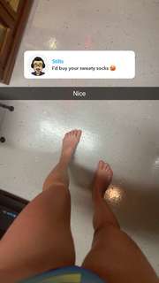 Grace Charis feet photo thumbnail