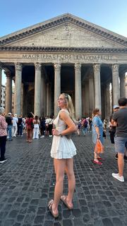 Grace Charis feet photo thumbnail