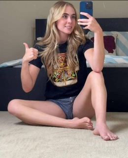 Grace Charis feet photo thumbnail