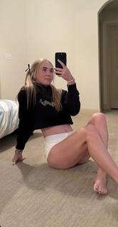 Grace Charis feet photo thumbnail
