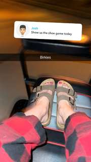 Grace Charis feet photo thumbnail