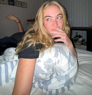 Grace Charis feet photo thumbnail
