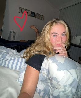 Grace Charis feet photo thumbnail