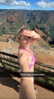 Grace Charis feet photo thumbnail